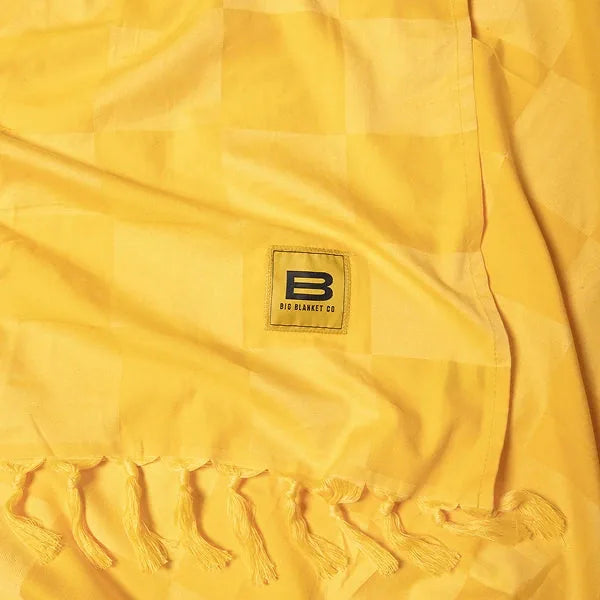 Big Blanket Big Beachy™ Blanket — Outdoor sand-resistant in Golden Checkered