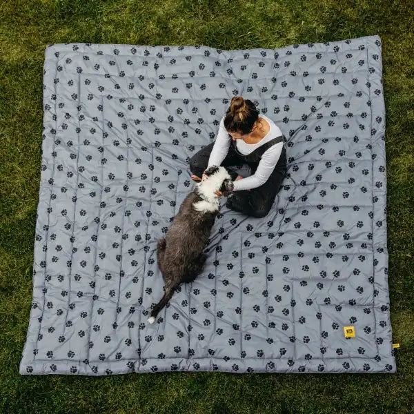 Big Blanket XL Outdoorsy™ Blanket — Paws