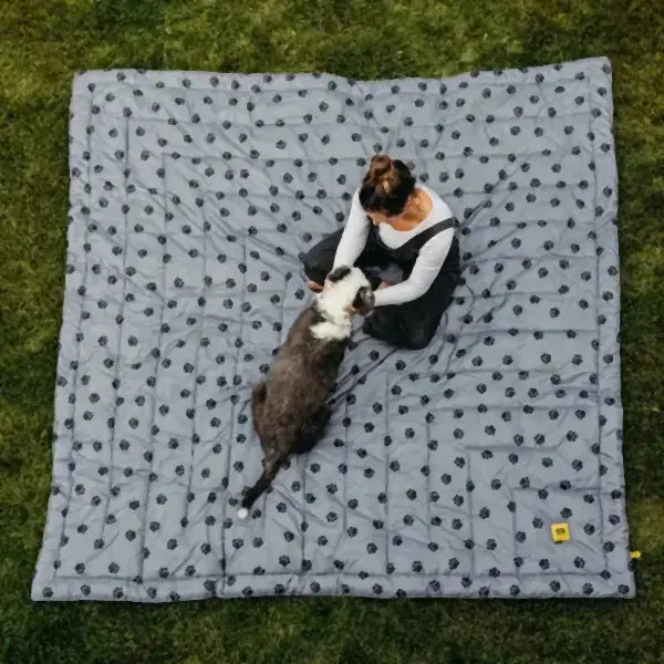 Big Blanket XL Outdoorsy™ Blanket — Paws